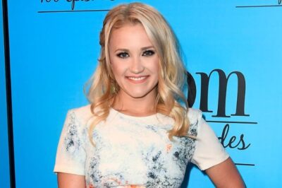 50 Emily Osment Hot and Sexy Bikini Pictures - Woophy
