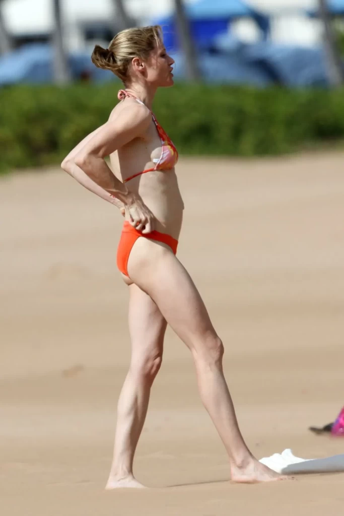 Julie-Bowen-Bikini-Images