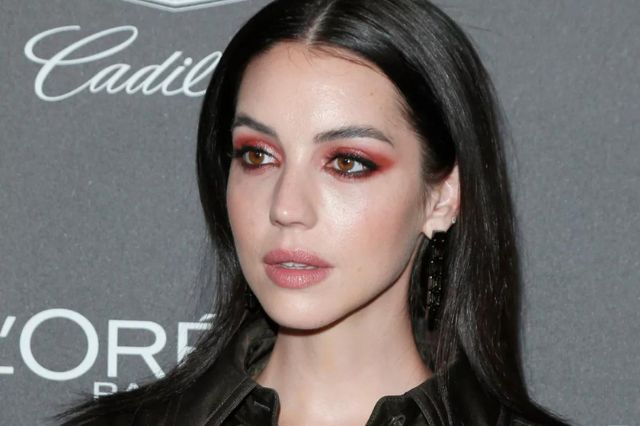 adelaide-kane-hot-and-sexy-bikini-pictures