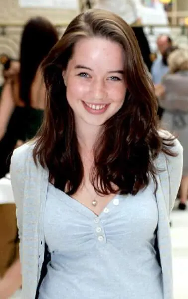 Anna-Popplewell-Sexy-Images