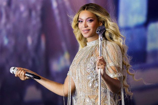 Beyonce shows off incredible figure in skimpy swimwear on holiday