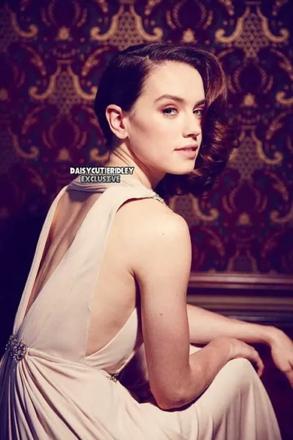 Daisy-Ridley-Sexy-Looks