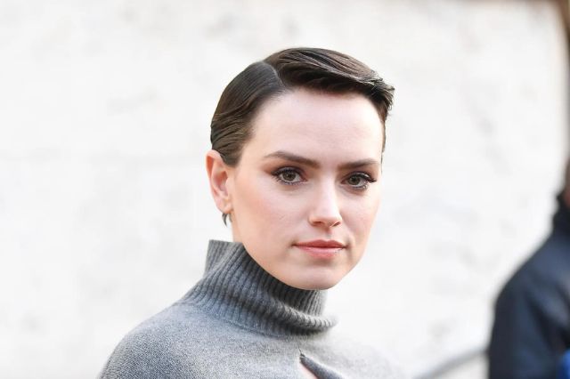 daisy-ridley-hot-and-sexy-bikini-pictures
