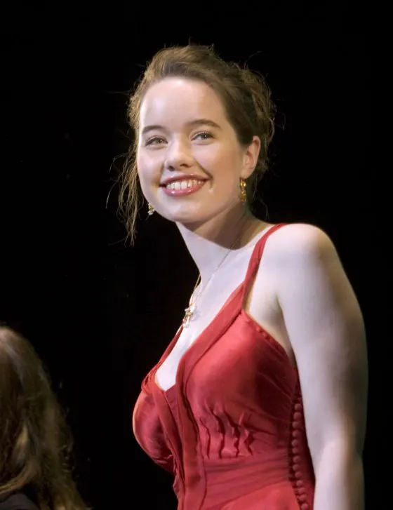 Images-of-Anna-Popplewell