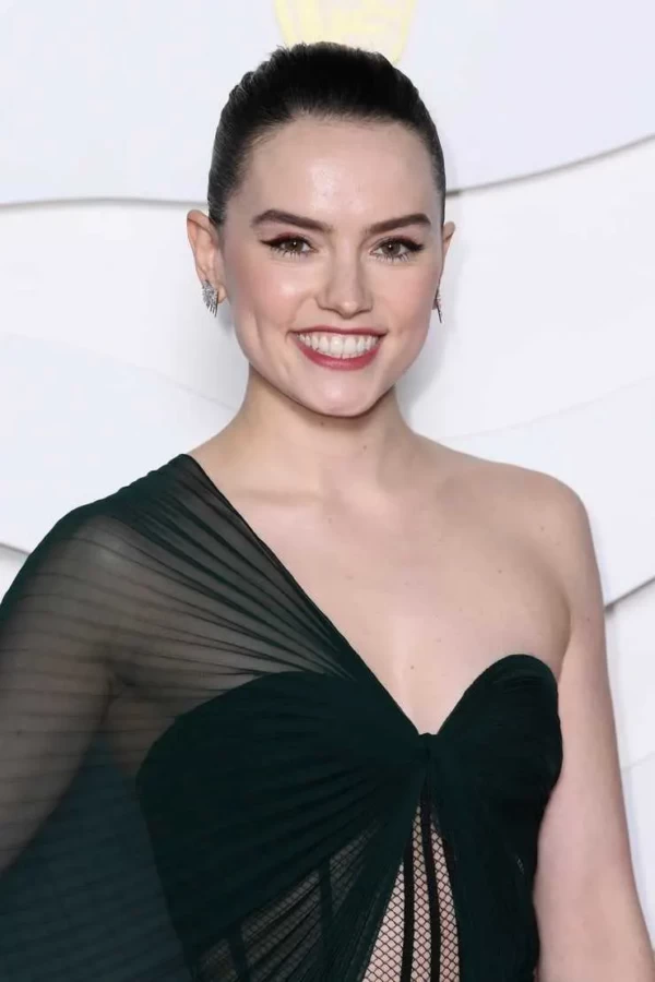 Sexy-Looks-of-Daisy-Ridley