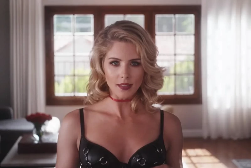 Sexy-Pictures-of-Emily-Bett-Rickards