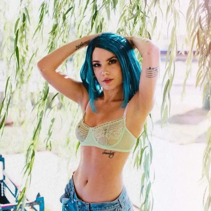 Halsey-Sexy-Images