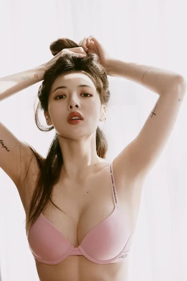 Hyuna-Bikini-Photos