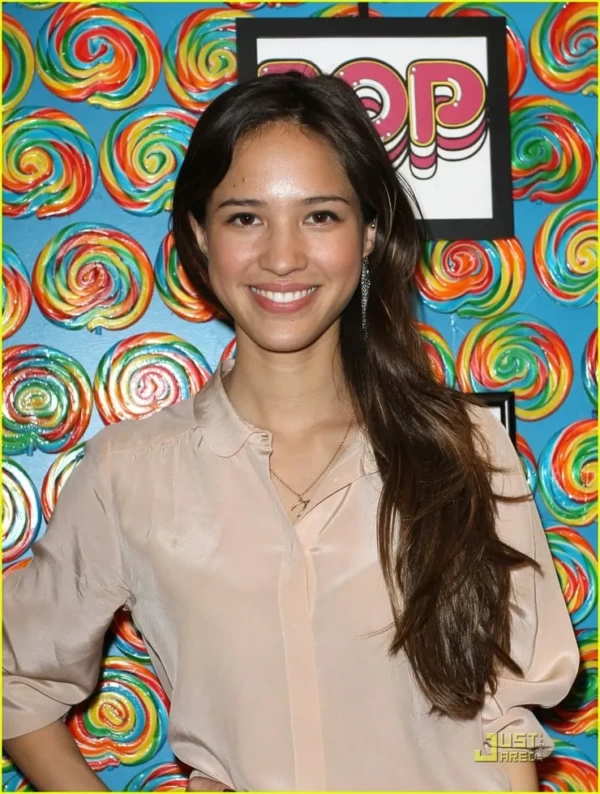 Kelsey-Chow-Sexy-Looks