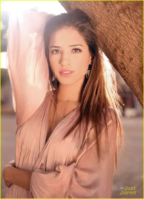 Kelsey-Chow-Swimsuit-Images