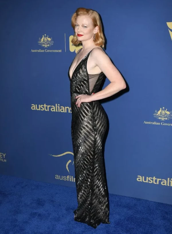 Sarah-Snook-Hot-Pics