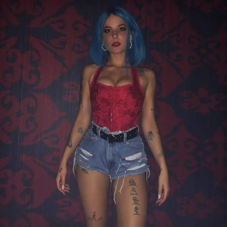 Sexy-Images-of-Halsey