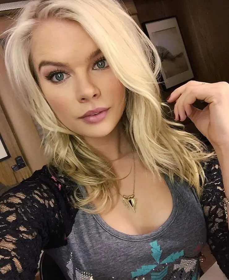 Sexy-Looks-of-Kelli-Goss