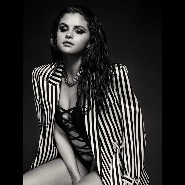 Sexy-Looks-of-Selena-Gomez