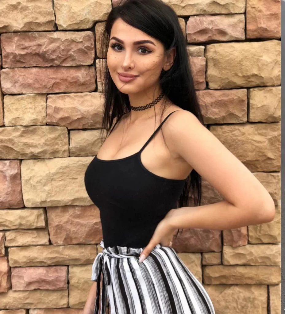 Sssniperwolf-Swimsuit-Looks