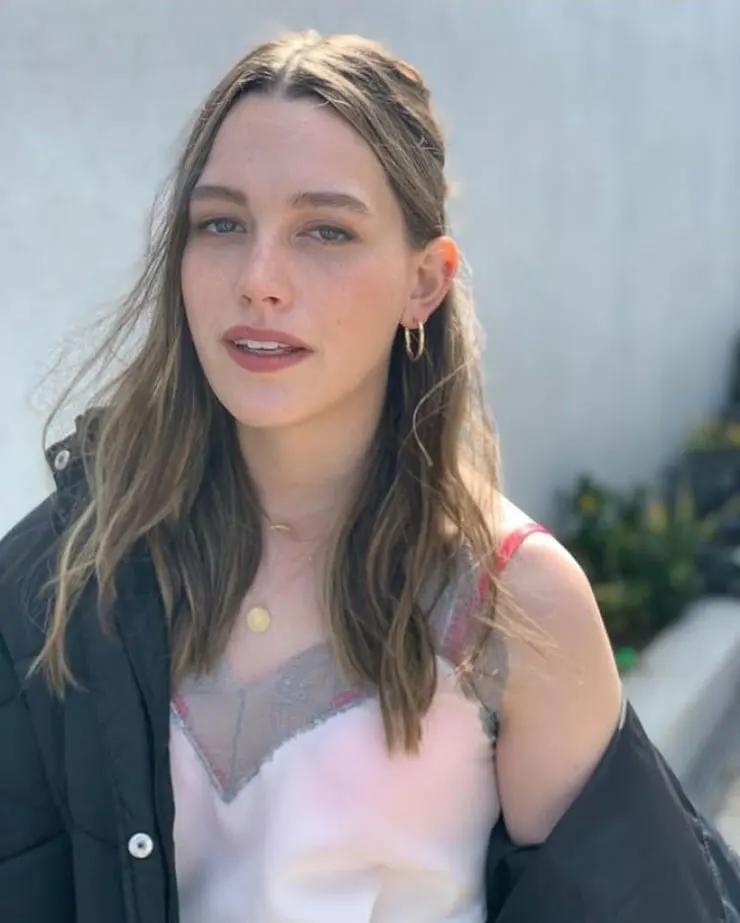 Victoria-Pedretti-Bikini-Looks