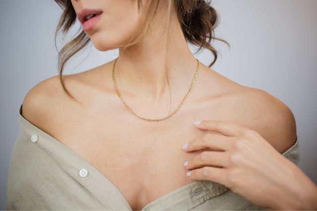 minimalists-guide-to-initial-necklaces